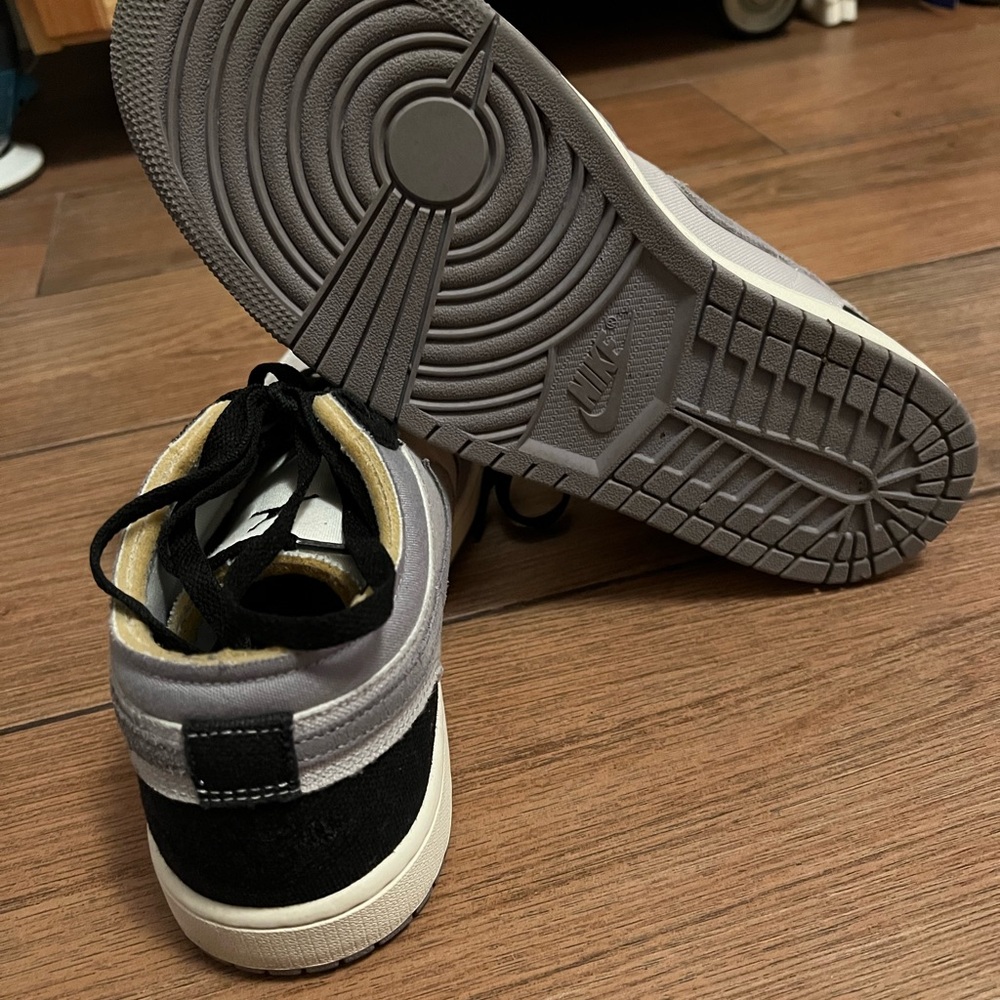 Jordan Low Men's Black and Gray Sneakers - Picture 4 of 4